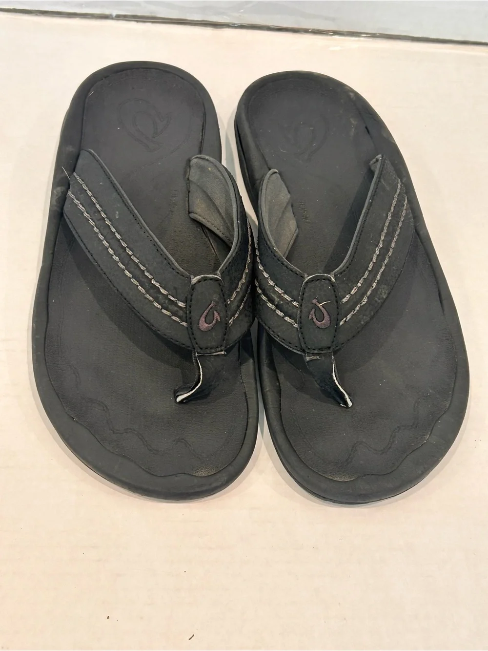 OluKai Hokua Men’s Black Comfort Flip Flop Sandals Beach Thong Slides size 10